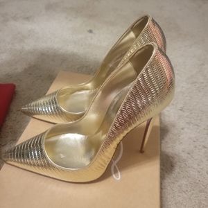 Brand New Louboutin So Kate Metallic pointed toe pump